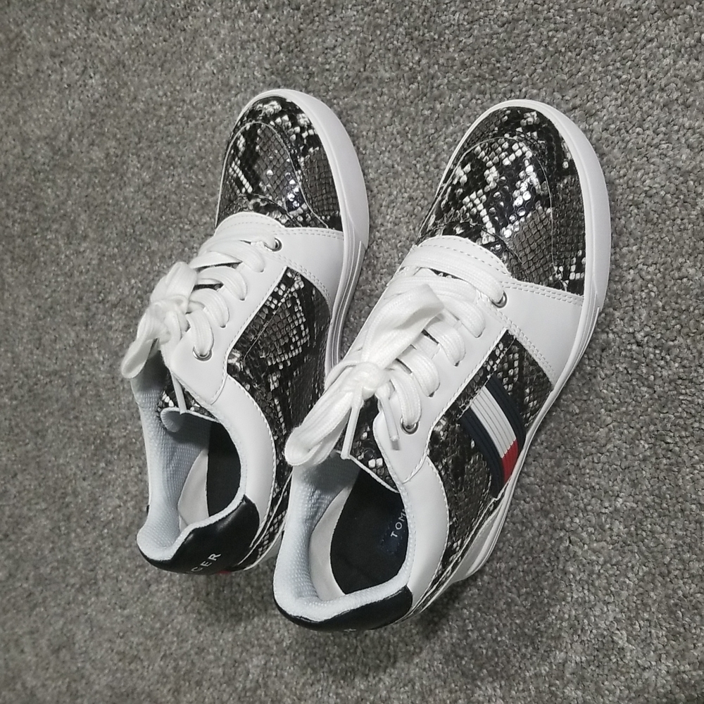 Tommy Hilfiger Delsia Wedge Sneaker With Snake Skin Details 6M